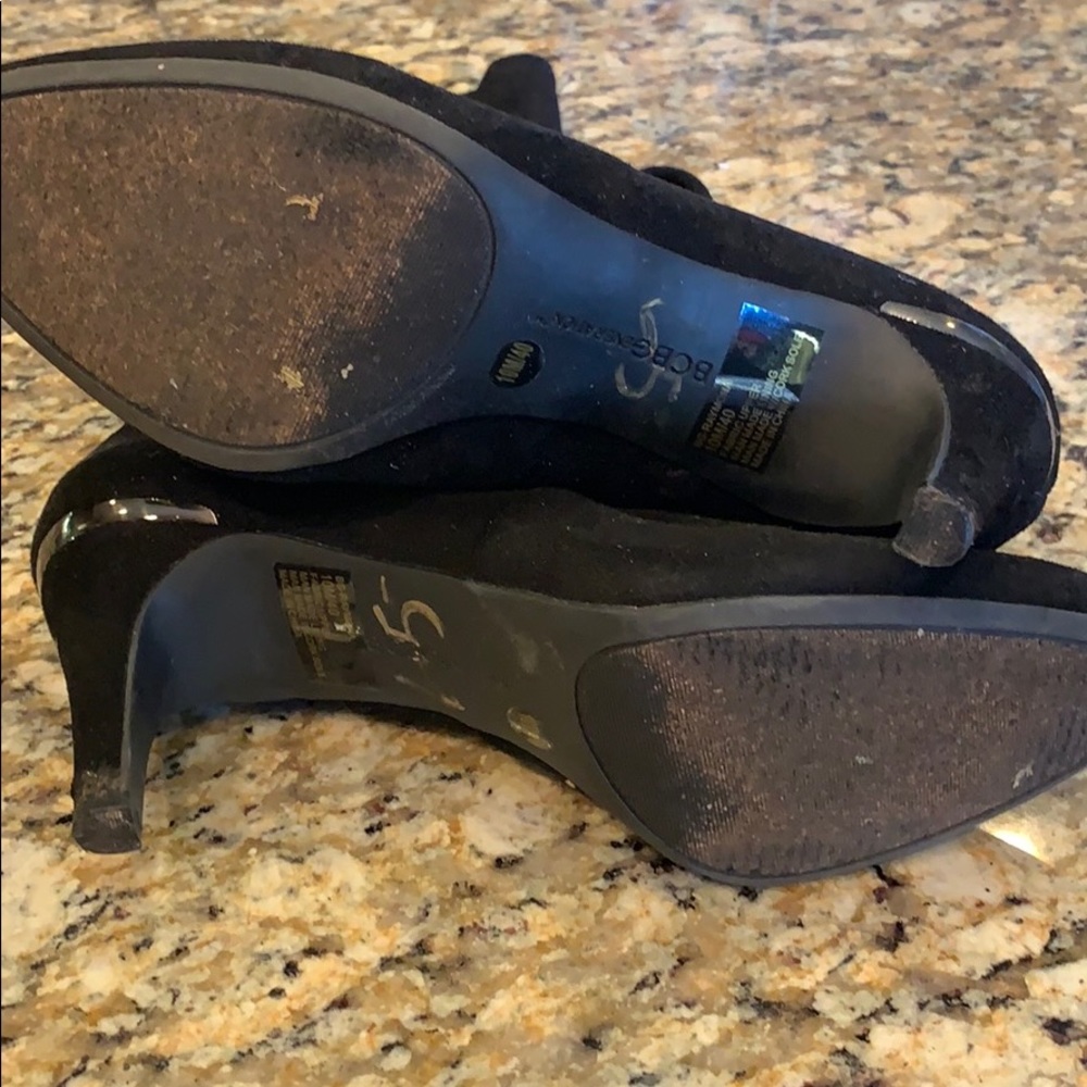 Suede high heeled black boots. - Picture 3 of 7